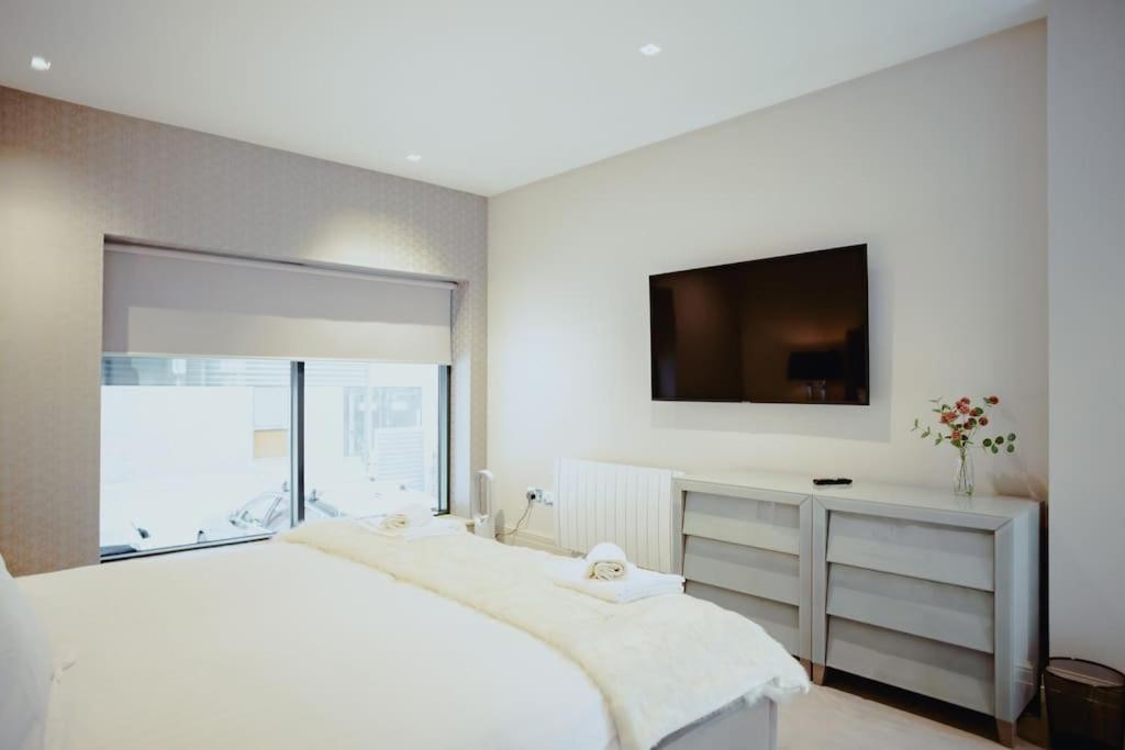 Апартаменты 3-Story Townhouse - Sleeps 8 Лидс Экстерьер фото